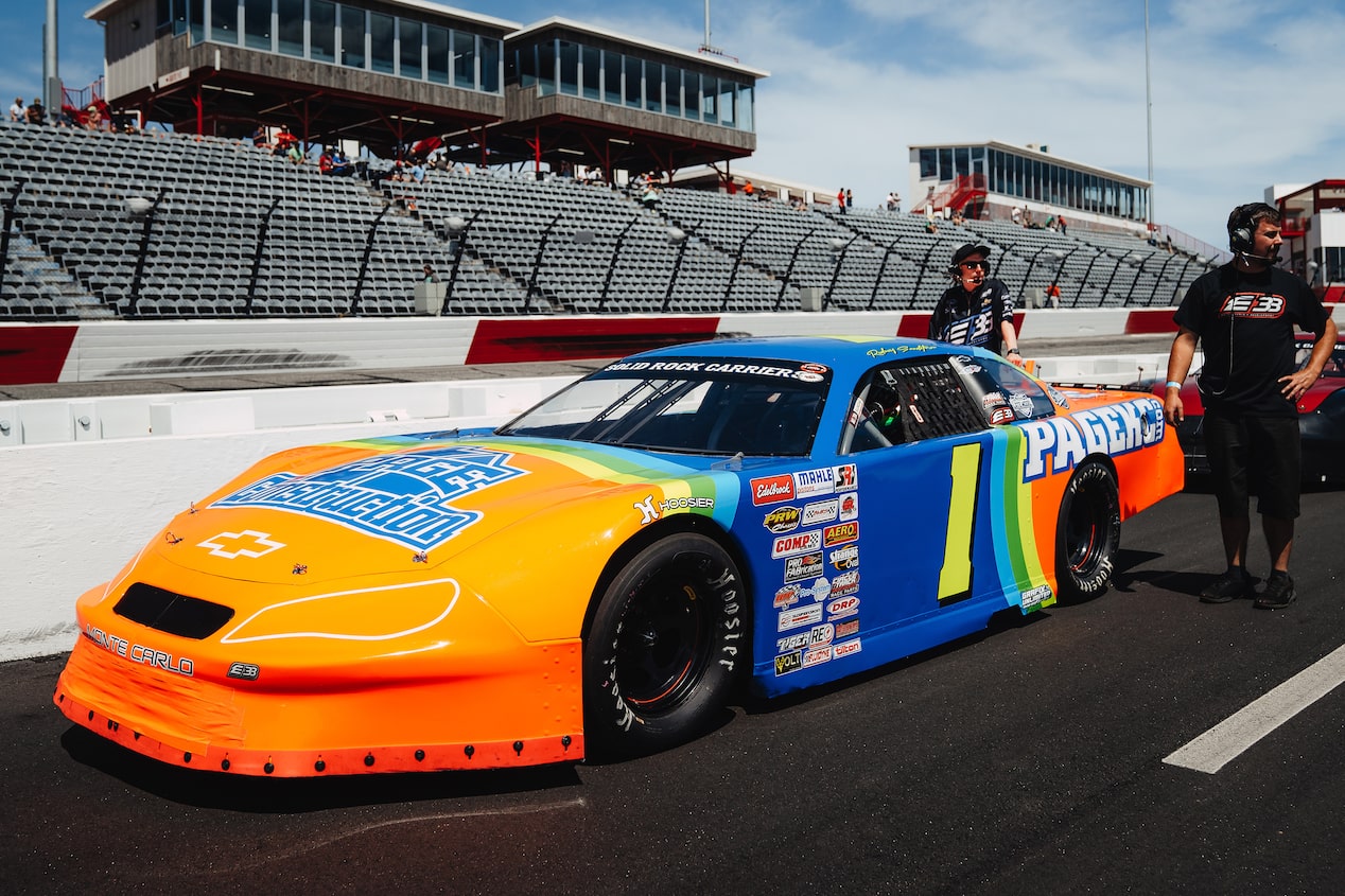 CT400 on a RaceTrack with the Team Near the Back