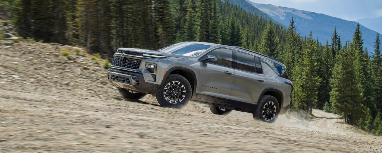 A Side View of a 2025 Chevy Traverse Going Uphill