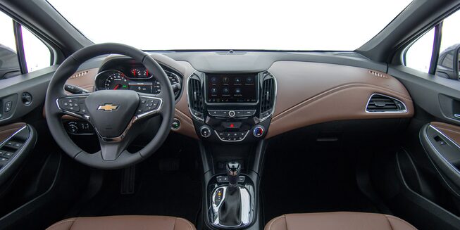 Design do painel de controle do novo Chevrolet Cruze Sedan