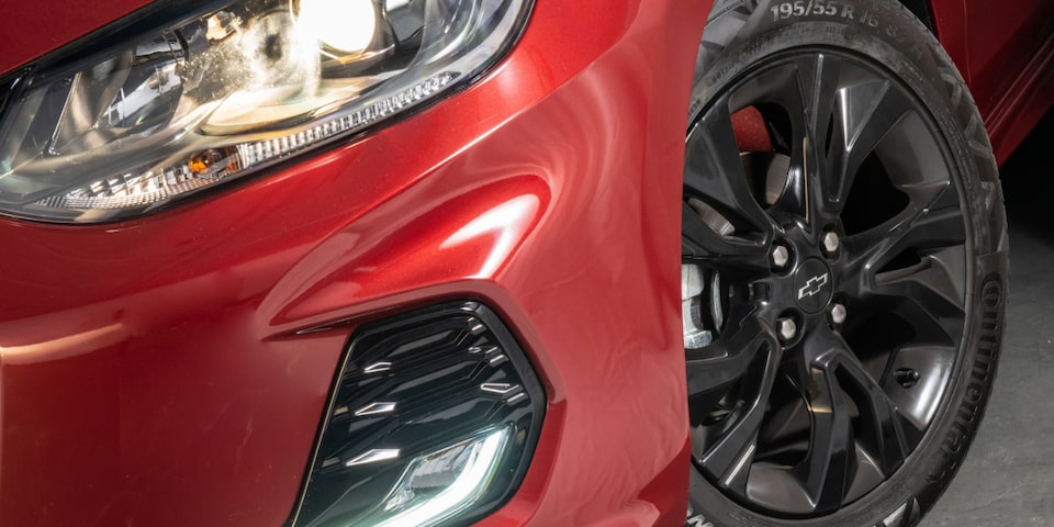 Design dos faróis frontais do novo Chevrolet Onix RS 2023