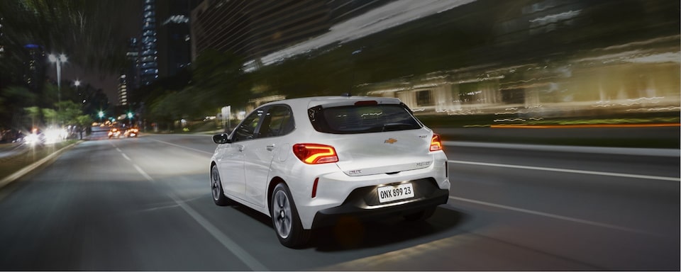 Performance do carro hatch novo Chevrolet Onix 2023