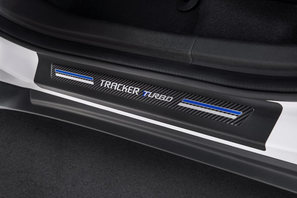 Soleira de porta resinada Tracker Turbo para proteção do Novo Tracker 2021