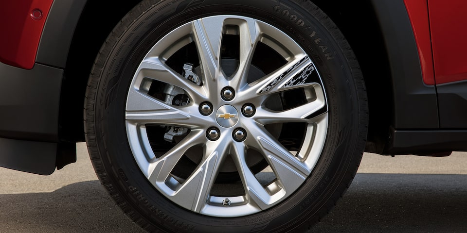 Adesivo de rodas para aro 17" e design esportivo do Novo Tracker 2021