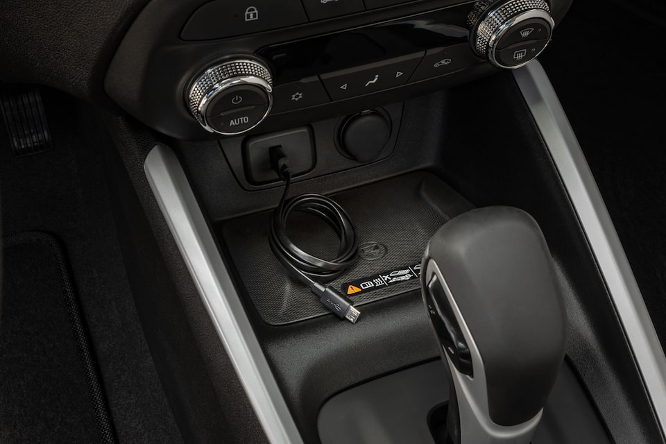 Cabo USB Android para carregar o celular no carro Novo Tracker 2021