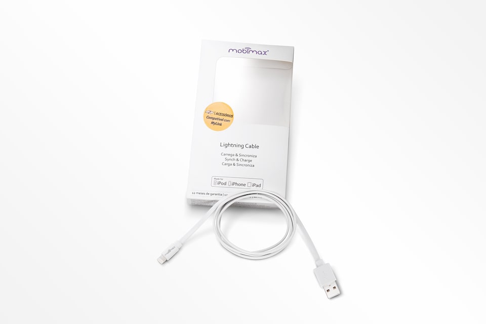 Cabo USB da Apple para carregar o celular no Novo Tracker 2021