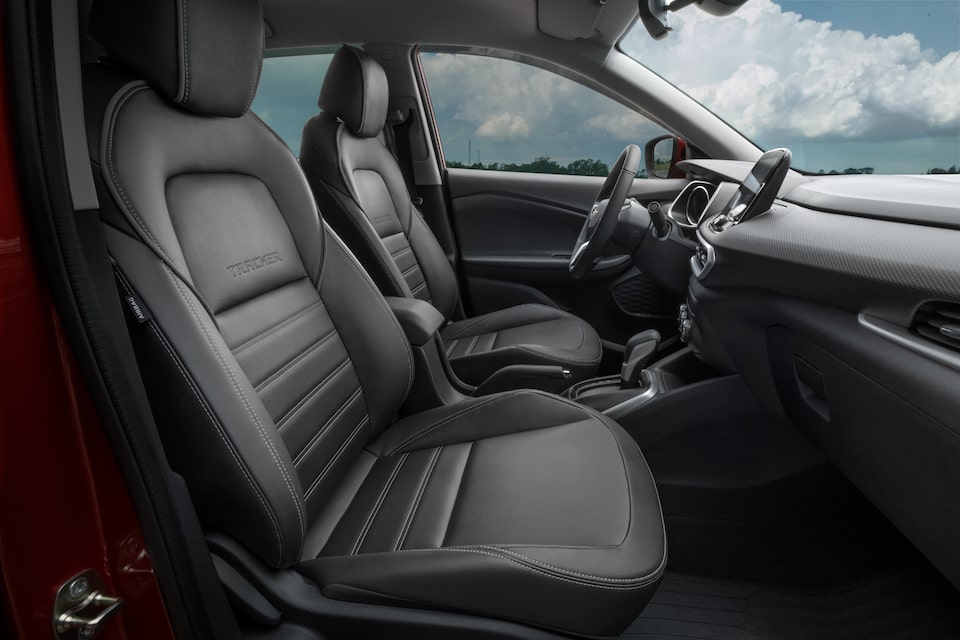 Bancos com revestimento premium do Pacote Interior para Novo Tracker 2021