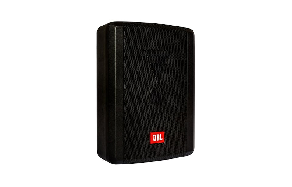 Subwoofer JBL para atender e escutar músicas no Novo Tracker 2023