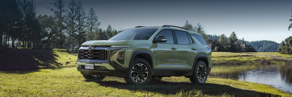 Nova Equinox Turbo 2025 em meio à área verde