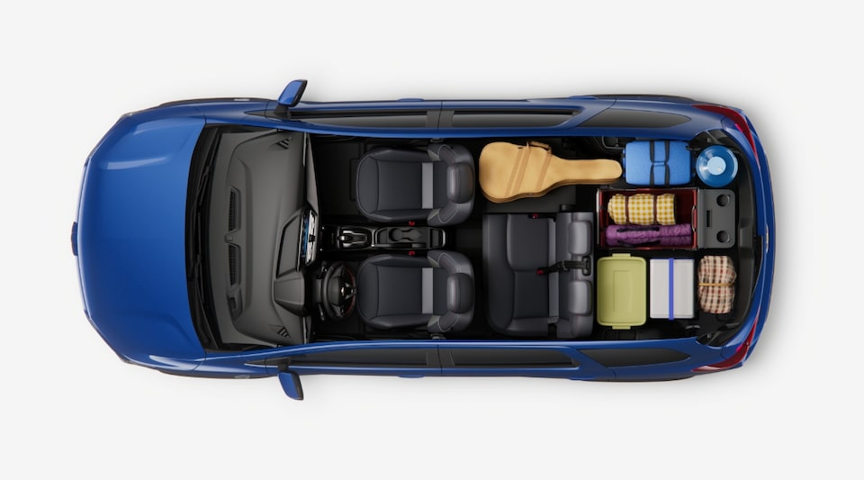 Imagem interna do novo Chevrolet Spin, com foco na versatilidade do espaço interno, mostrando a segunda fileira 60/40 dividida, e a terceira fileira abaixada.