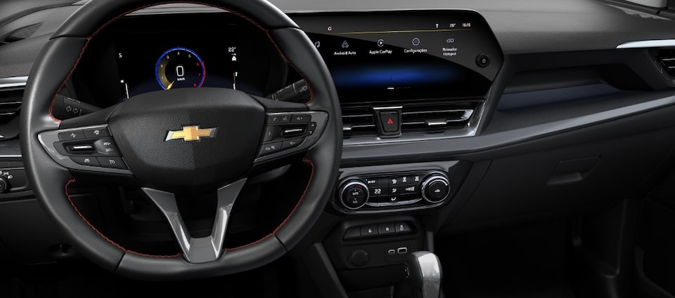 Imagem do interior do novo Chevrolet Spin, versão premier, com destaque para o volante e o painel Chevrolet MyLink de 11 polegadas
