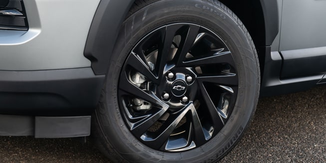 Roda de alumínio na cor cinza carbon flash