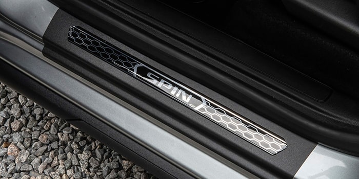 Soleira de porta resinada com protetor de para-choque traseiro