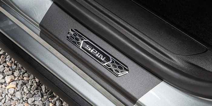 Soleira de porta resinada com protetor de para-choque traseiro