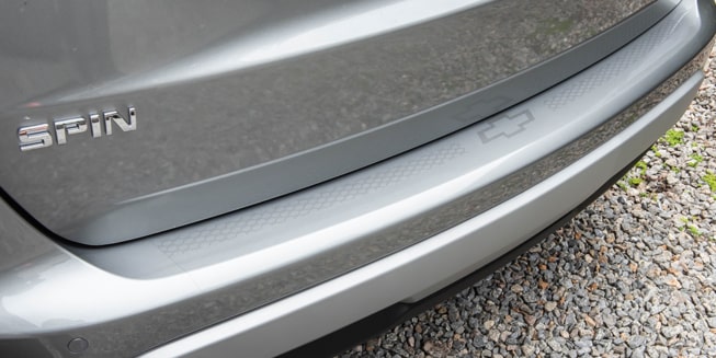 Soleira de porta resinada com protetor de para-choque traseiro