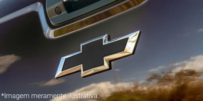 Emblema Chevrolet preto traseiro do Trailblazer