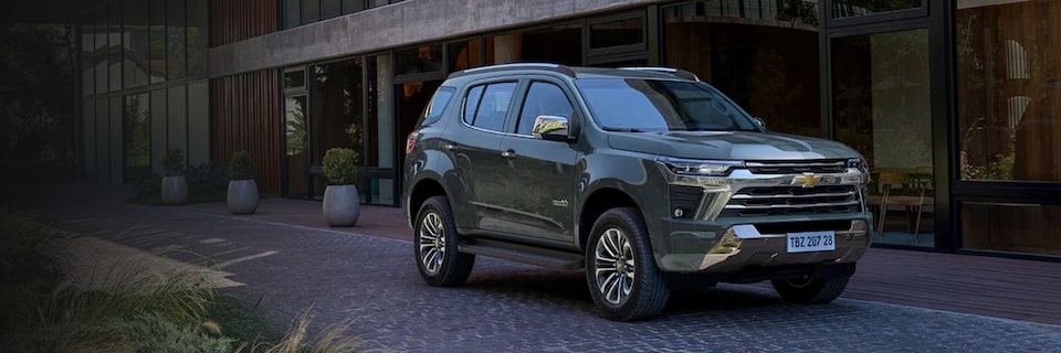 Trailblazer estacionada, com texto sobre os acessórios de aparência