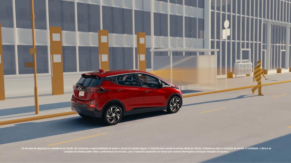 Carro elétrico Chevrolet Bolt EV 2022 equipado com alerta de detecção de pedestre frontal