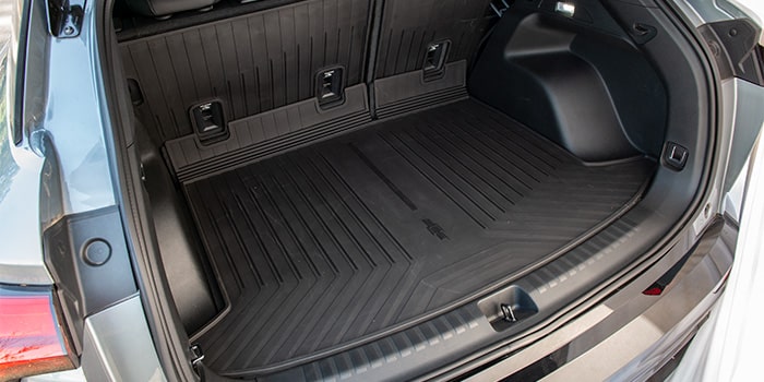 Tapete de porta-malas integrado ao banco traseiro do Blazer EV RS