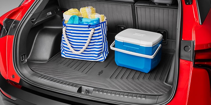 Tapete de bandeja de porta-malas integrado com logo Chevrolet