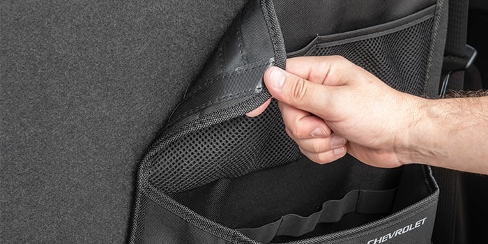 Organizador universal de porta-malas com instalação atrás do banco traseiro do Blazer EV RS 