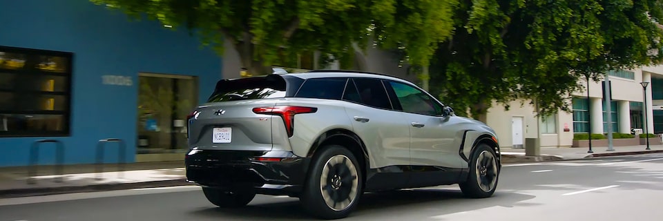 Blazer EV RS andando em cidade