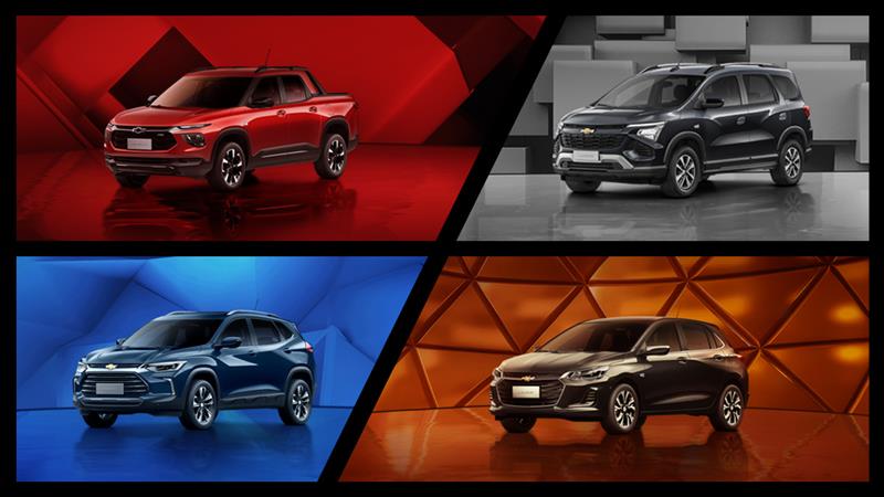 Quatro carros Chevrolet nas cores vermelho, preto, cinza e azul aplicado em fundo correspondente a sua cor.