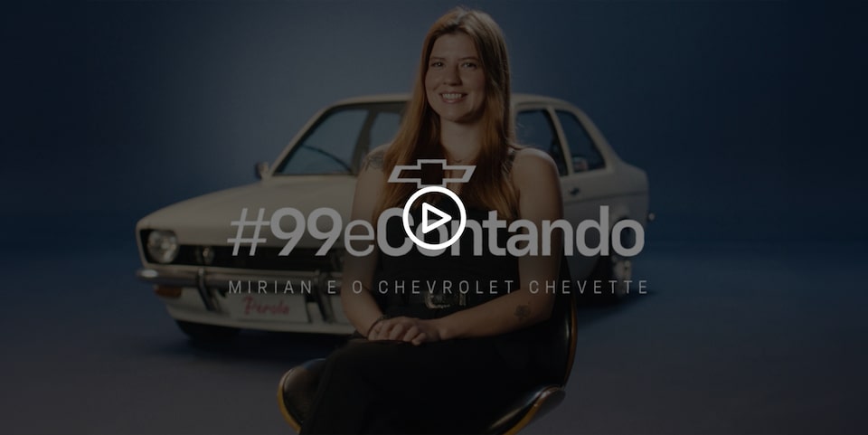 Foto de uma mulher chamada Miriam representando sua hisótia com um Chevrolet Chevette