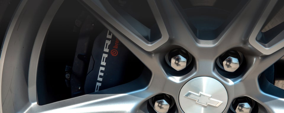 Esportivo Chevrolet Camaro 2023 com 8 Airbags, alerta de ponto cego e controles de tração e instabilidade