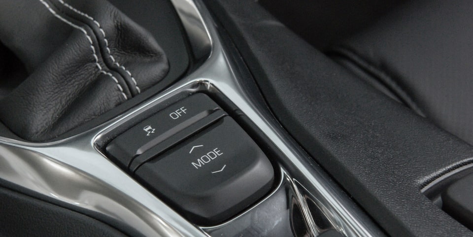 Carro esportivo Camaro 2023 com 4 modos de condução: Passeio, Esporte, Pista e Neve