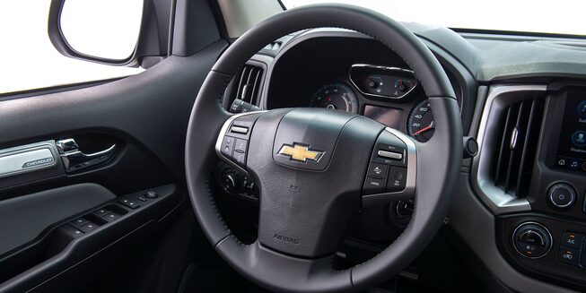 Detalhes do volante da Chevrolet S10 Cabine Dupla 2024