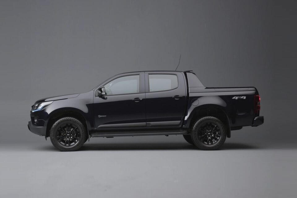 Lateral rígida da nova picape S10 Midnight 2024