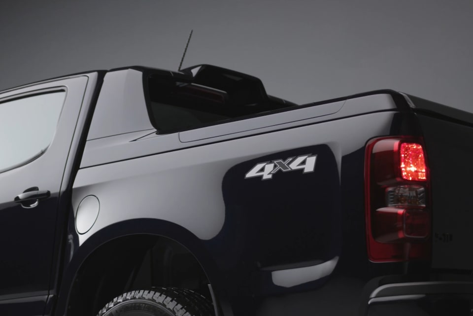 Lateral traseira da nova picape S10 Midnight 2024