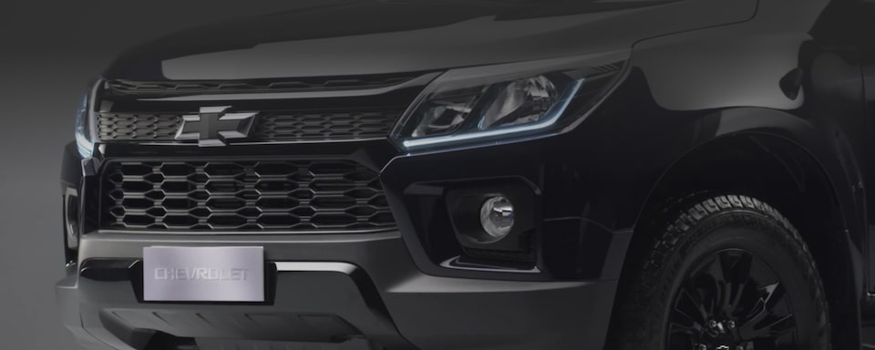 Design frontal da nova picape S10 Midnight 2024