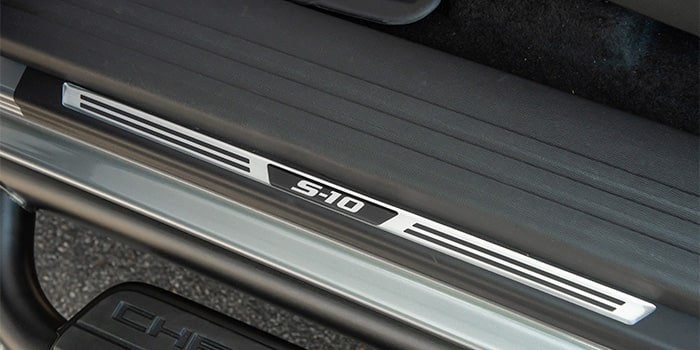 Soleira resinada em alumínio da nova S10