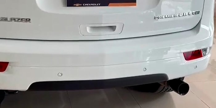 Luzes de boas vindas com iluminação LED nos retrovisores externos na nova S10