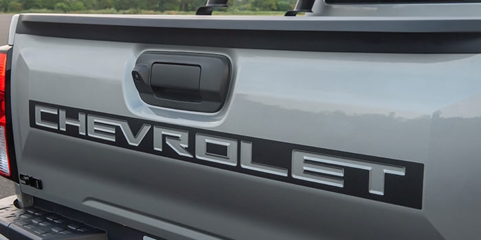 Emblema Chevrolet na tampa traseiro em adesivo