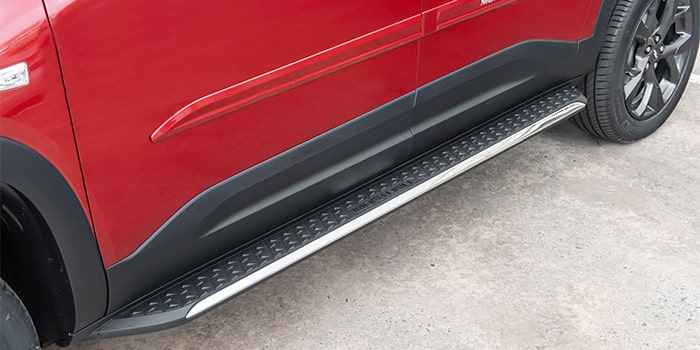 Estribo lateral integrado: aparência e funcionalidade em um único acessório para sua Nova Chevrolet Montana ficar ainda mais exclusiva.