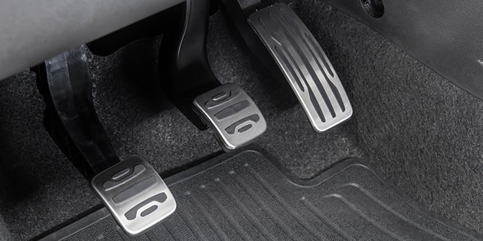 A nova Chevrolet Montana do jeito que você preferir: tenha controle total e absoluto com a pedaleira de câmbio manual.