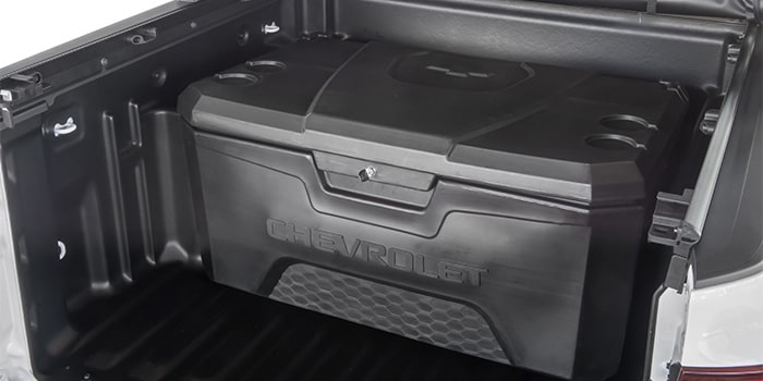 Caixa organizadora térmica: mantenha todos os itenes que você precisa carregar na temperatura certa a bordo da caçamba da Nova Chevrolet Montana 2023.