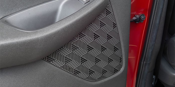 Alto-falantes traseiros: ouça suas músicas favoritas em alto e bom som a bordo da Nova Chevrolet Montana 2023.