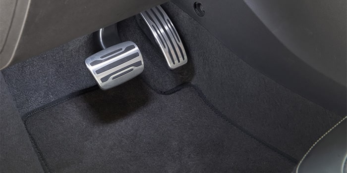 Iluminação de assoalho: garanta visão plena de tudo a bordo da Nova Chevrolet Montana 2023.