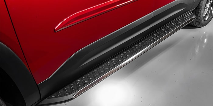 Iluminação de estribos laterais: conforto e segurança para entrar e sair da nova Chevrolet Montna 2023.