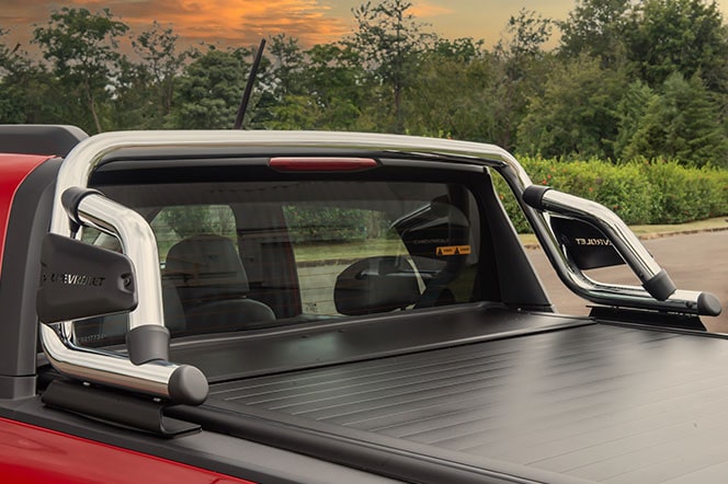 O pacote Silver é perfeito para quem deseja destacar ainda mais o visual arrojado da nova Chevrolet Montana 2023, com Santo Antônio e estribos laterais tubulares cromados e muito mais!