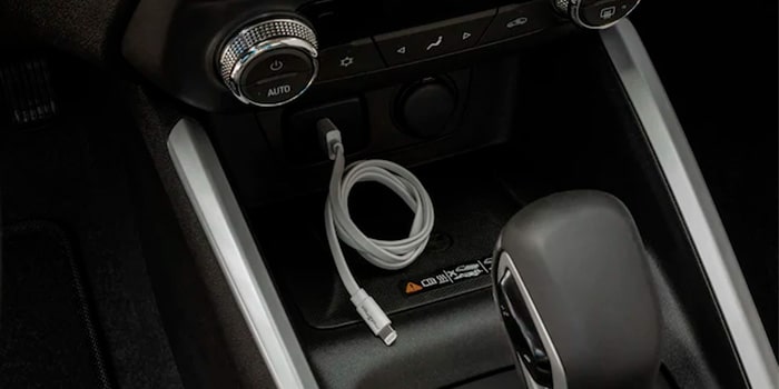 Mantenha-se sempre conectado dentro da Nova Chevrolet Montana 2023 com o Cabo Lightning Apple de 1m de comprimento.