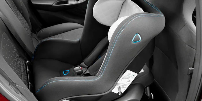Cadeira para criança MIDI Plus: produto validado e homologado para proporcionar segurança máxima para crianças que viajam no banco traseiro da Nova Chevrolet Montana 2023.