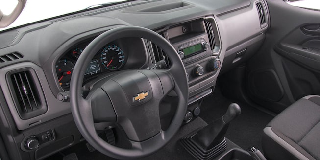 Volante da nova picape S10 Cabine Simples 2023 com direção elétrica progressiva