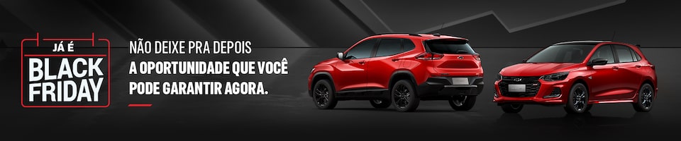 Dois carros vermelhos são exibidos em um fundo preto com o texto Já é Black Friday e uma mensagem incentivando sobre oportunidades imperdível agora.