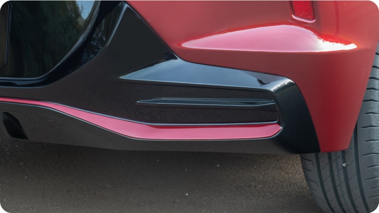 Aplique do extensor de para-choque traseiro do Chevrolet Onix Plus para a respectiva página de acessórios.