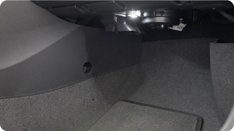 Iluminação interna em LED para o assoalho do Chevrolet Onix Plus para a respectiva página de acessórios.