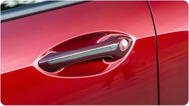 jogo de maçanetas com inserto cromado do Chevrolet Onix Plus para a respectiva página de acessórios.